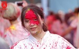 Sôi động bữa tiệc sắc màu giữa Hà Nội trong ngày 'Cá tháng Tư'